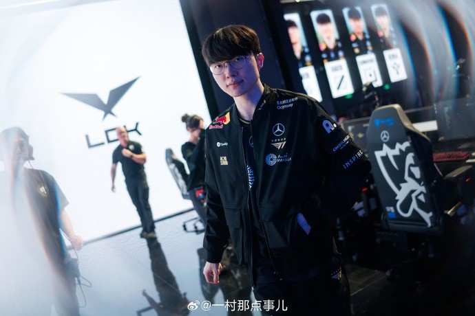 摄影师一村分享返图:Faker胜利后开心的笑了